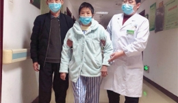 六旬大妈遭遇“吃骨头”的细胞瘤，我院成功施术解危机