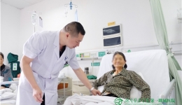 我院成功实施怀化首例腹腔镜下右肝前叶切除术