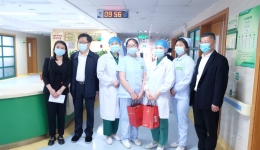 市卫健委领导一行来我院慰问一线护士