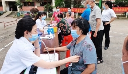 “爱心送义诊、情满高新区”
