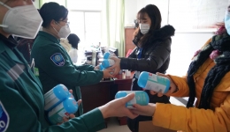 关怀慰问送温暖，年味渐浓情亦浓  --医院发放爱心钙片为医务工作者健康助力