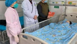 医院内科第三党支部春节慰问福利院住院儿童