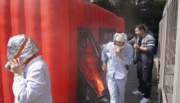 【卓越人文在湖一】  医院举行模拟火场逃生帐篷演练活动