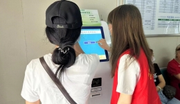【卓越服务在湖一】“火红马甲”助力温暖服务