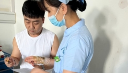 【卓越服务在湖一】带伤坚守岗位，彰显敬业精神