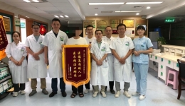 【卓越医疗在湖一】 用心诊疗不负信任，鲜红锦旗传达感激