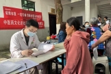 专家进社区送健康 筑牢群众“心”防线