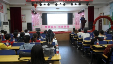 专业医师传授急救技能 牢筑儿童安全防线 ——蓝天学校开展防溺水安全讲座